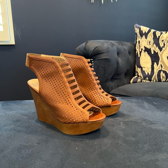 Nine West brown wedge heels really comfortable. - Picture 2 of 3